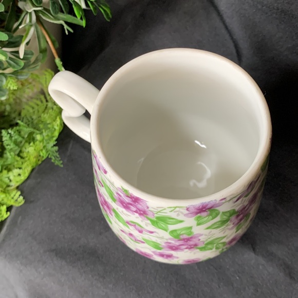 Vintage signed Inarco Tea / coffee Cup with Purple Violets / flowers - Picture 3 of 8